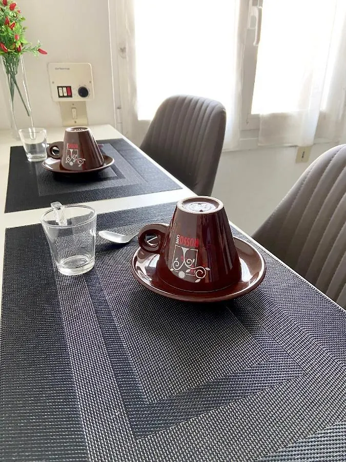 Apartment Ferienwohnung G&G House -Bilocale Vicino M5 Istria E M3 Maciachini Mailand